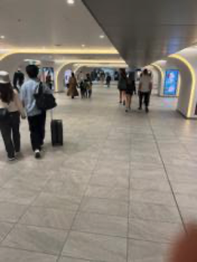 右折して梅田の中核に向かいます。