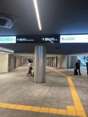 まっすぐ進んで東梅田駅を目指してください。