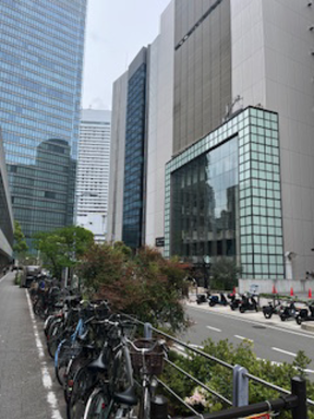 スターバックス・映画館の奥の建物です。